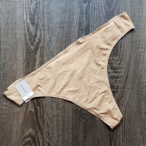 Calvin Klein Form PLUS Thong Panty - Picture 2 of 4